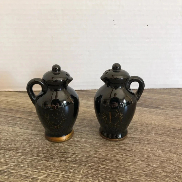 Vtg Novelty Salt and Pepper Shakers - Picture 2 of 12